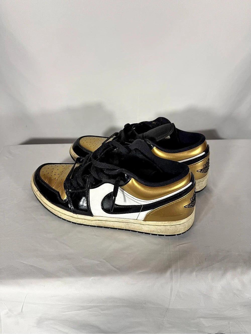 Air Jordan 1 Low Gold Toe 2019 Men’s 10 Black White Metallic Gold